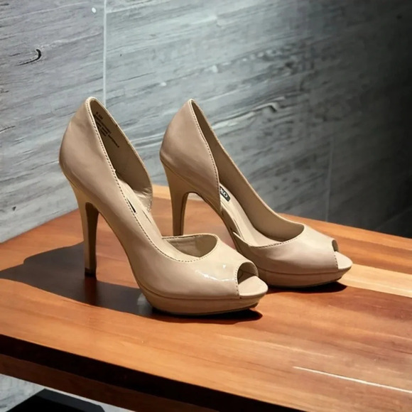 XOXO Bowie Nude Peep Toe Patent Leather High Heels - Picture 1 of 6